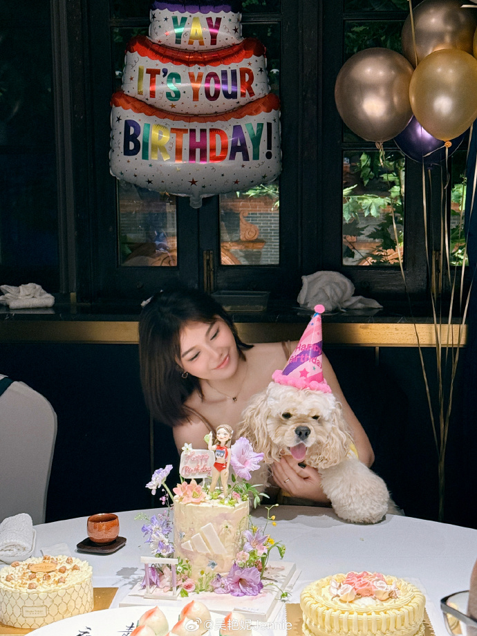 在线体育-吴艳妮社媒再晒28岁生日照：幸福的生日碎片