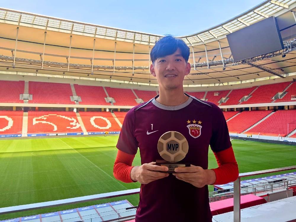 篮球直播-懂球帝中超MVP丨颜骏凌：范德萨34岁去曼联，我也想在34岁再成功