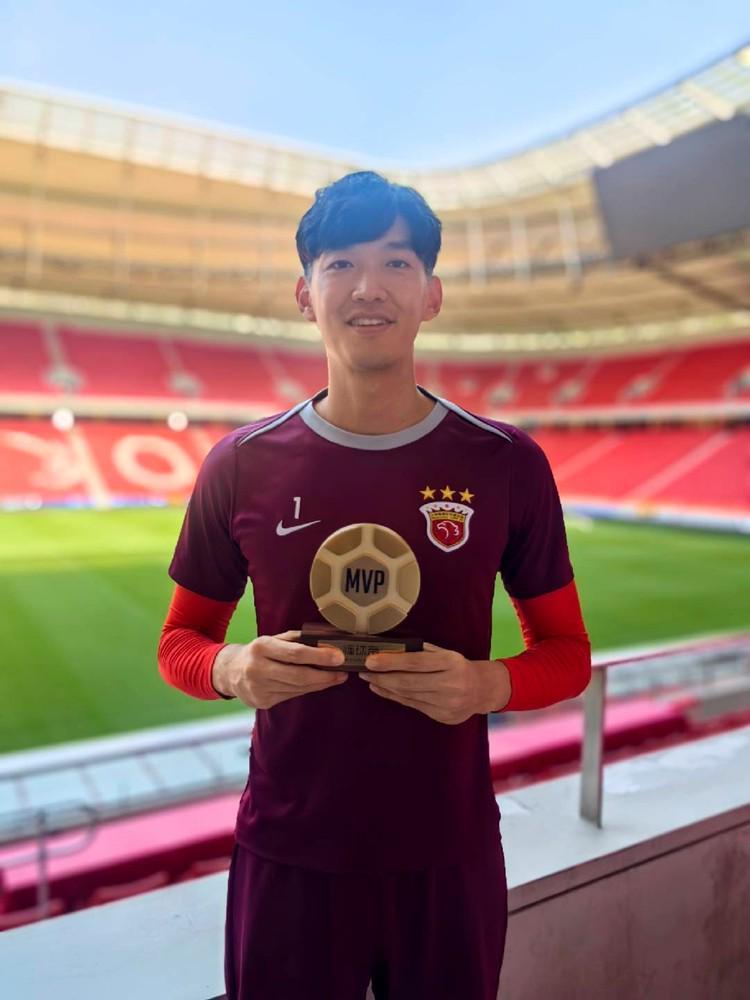 篮球直播-懂球帝中超MVP丨颜骏凌：范德萨34岁去曼联，我也想在34岁再成功