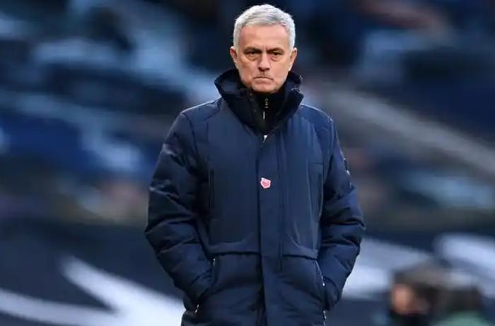 曼联新帅曝光！齐达内考虑出山，南门第二，穆里尼奥遭无视