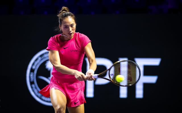 体育资讯-郑钦文总决赛再遇萨巴伦卡 小组出线仍大有希望