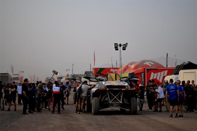 中国达喀尔车手何时能扔下完赛包袱？