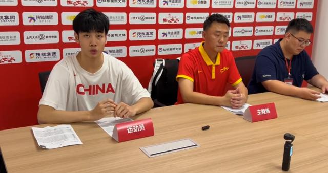 体育赛事-砍下24分+命中关键球！张博源：我不算大心脏球员