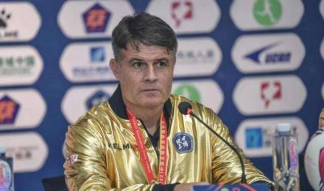 1672434370650066313.png 国足主帅难产 刚离任卡塔尔的冠军教练递个简历?