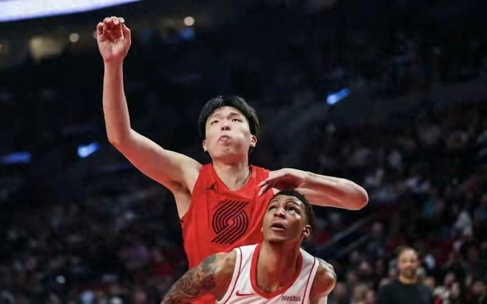 华体会官网-东契奇替补席暴走真相！杨瀚森被下放，NBA生存法则太残酷|雷迪克|波特兰开拓者队|卢卡-东契奇|洛杉矶湖人队|JJ-雷迪克_新浪体育_新浪新闻