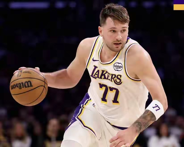 华体会官网-东契奇替补席暴走真相！杨瀚森被下放，NBA生存法则太残酷|雷迪克|波特兰开拓者队|卢卡-东契奇|洛杉矶湖人队|JJ-雷迪克_新浪体育_新浪新闻