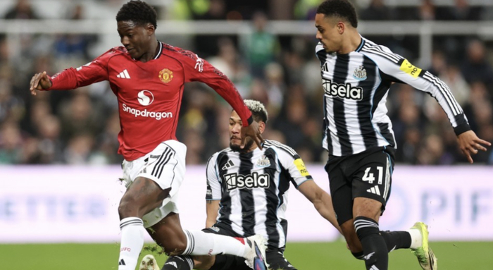 华体会体育在线-联赛11轮不败终结!曼联1-2遭十人纽卡绝杀,卡里克遭遇上任首败|纽卡斯尔|B费|拉姆塞|戈登|奥苏拉_新浪体育_新浪新闻