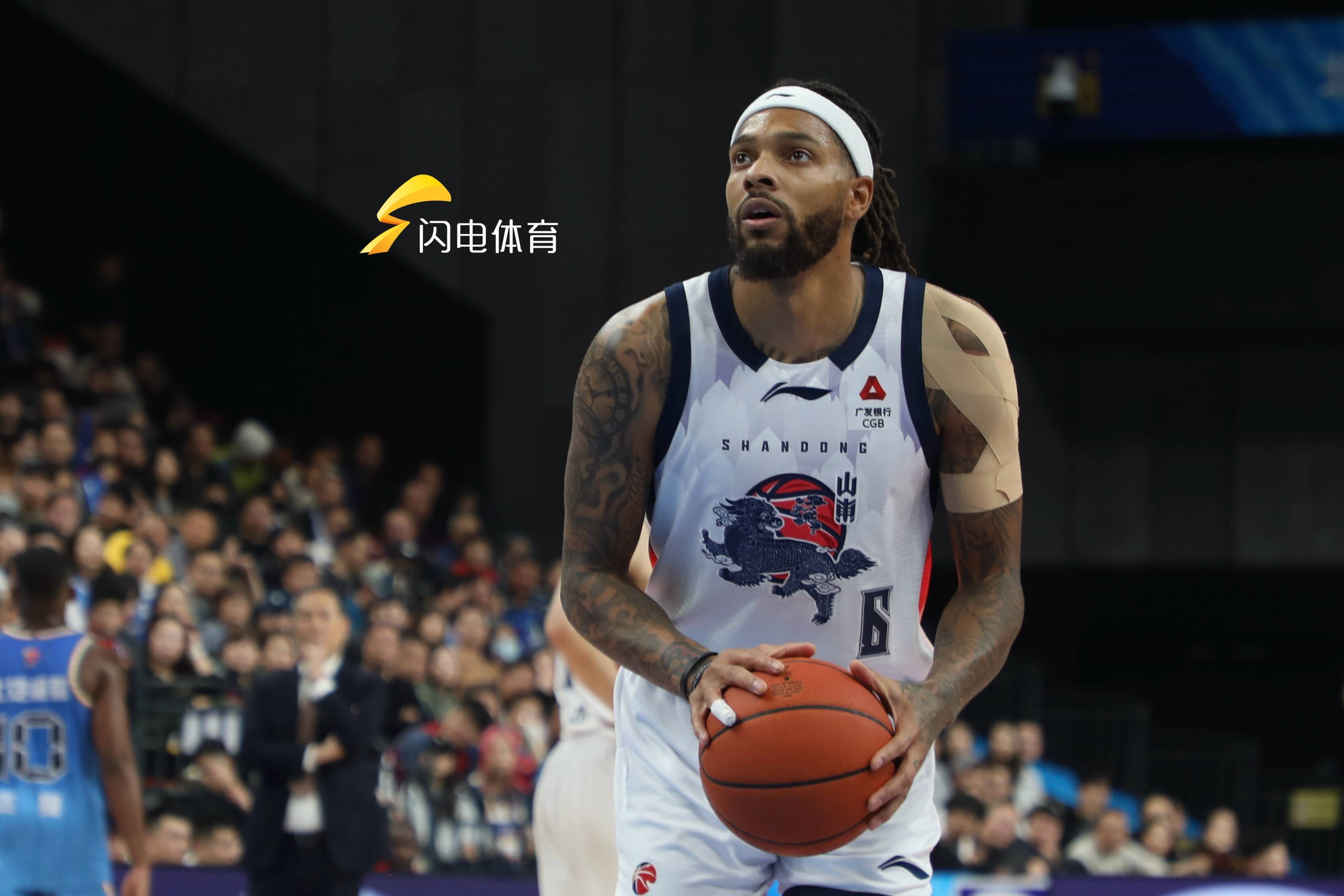 在线体育-挺进俱乐部杯四强!山东高速男篮89-88险胜浙江