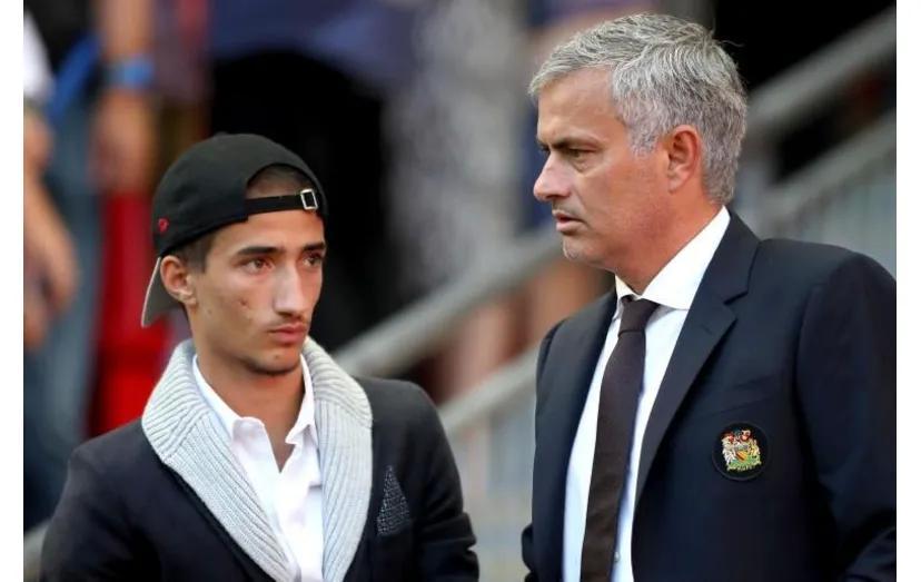 葡媒介绍穆里尼奥儿子马里奥:18岁挂靴,目前正在当游戏主播